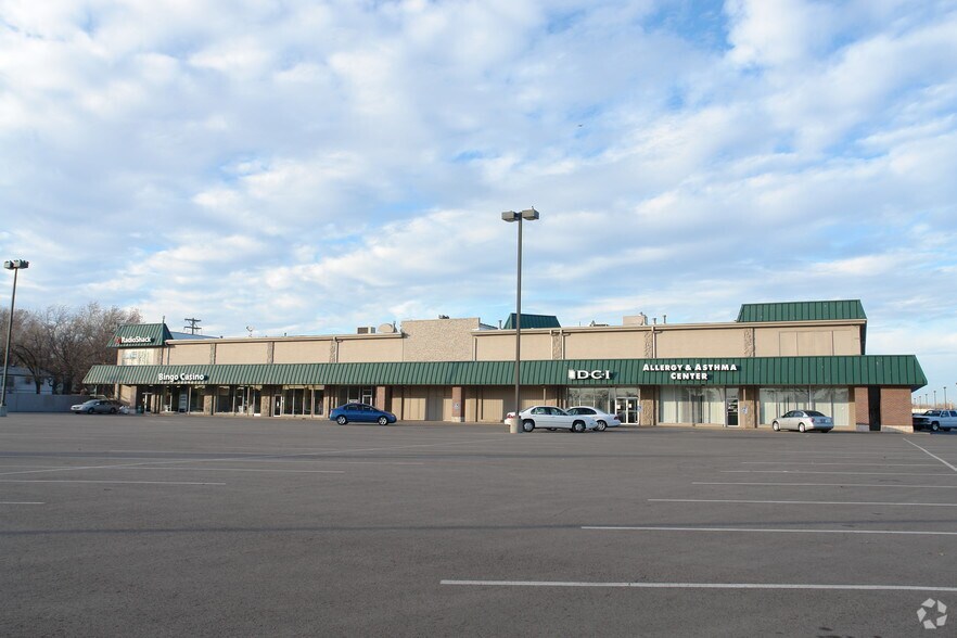 More Photos Of 910-980 S Oliver St, Wichita Storefront For Lease