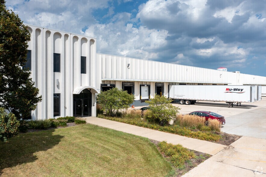 More Photos Of 11939 S Central Ave, Alsip Distribution For Lease