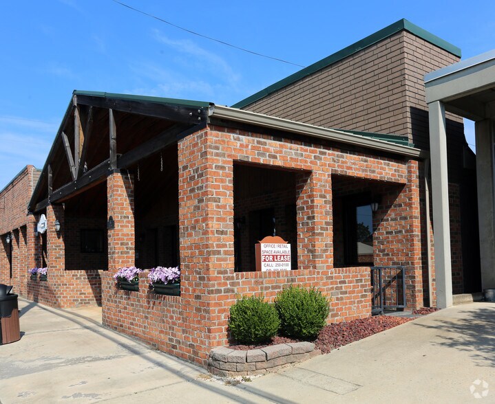 More Photos Of 56 W Salisbury St, Denton Office For Lease