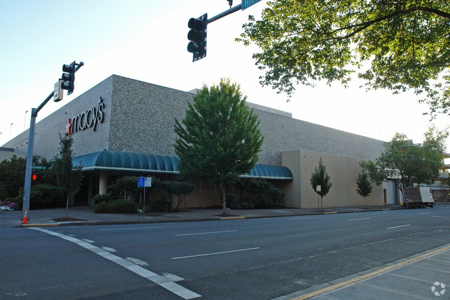 More Photos Of 400 High St NE, Salem Department Store For Sale