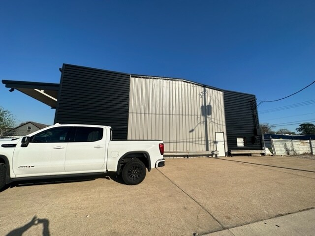 More Photos Of 7902 Irvington, Houston Warehouse For Sale