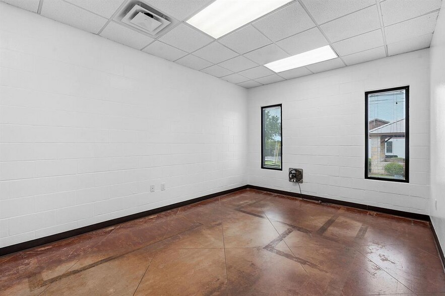More Photos Of 2100 E Highway 290, Dripping Springs Flex For Lease