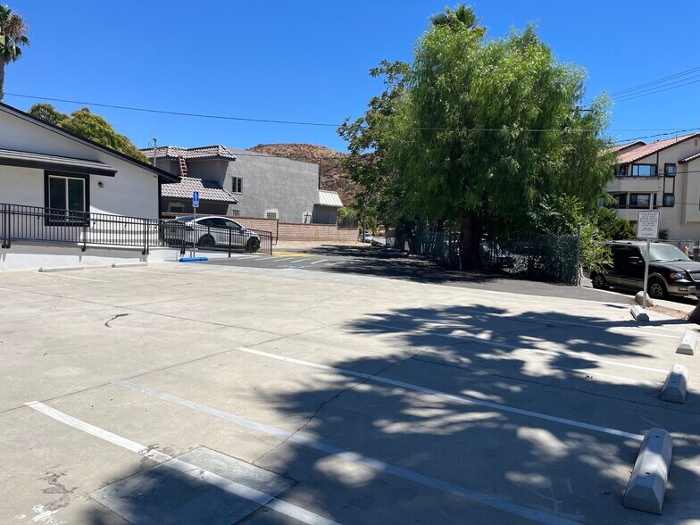 More Photos Of 17970 Sierra Hwy, Canyon Country Medical For Lease