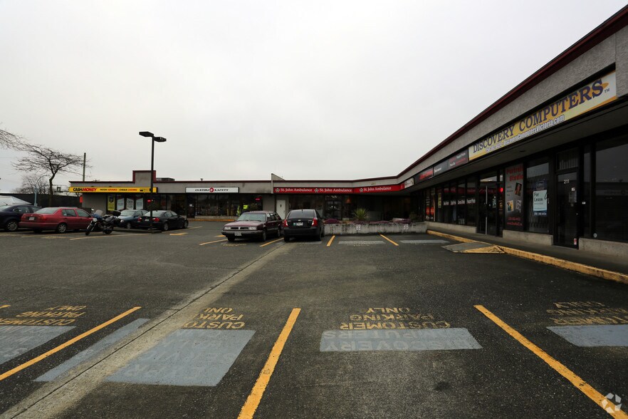 More Photos Of 3214 Douglas St, Saanich General Retail For Lease