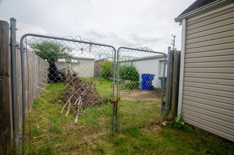 More Photos Of 1108 Pickett Rd, Norfolk Flex For Sale