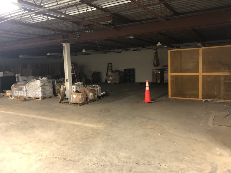 More Photos Of 19 E Elizabeth Ave, Linden Showroom For Sale