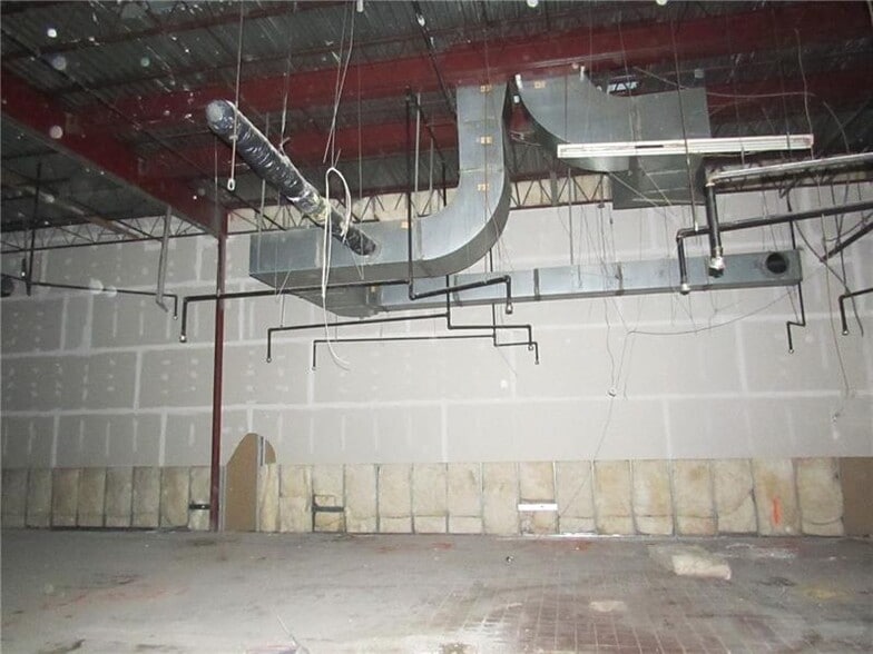 More Photos Of 7025 Clairton Rd, West Mifflin Flex For Lease