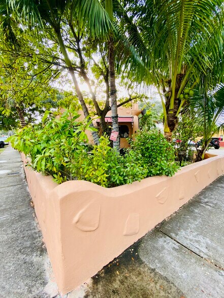 More Photos Of 200 Azure Way, Miami Springs Apartments For Sale