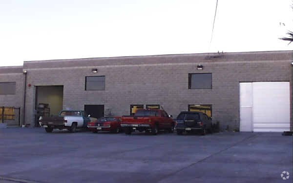 More Photos Of 18306 Eddy St, Northridge Service For Lease