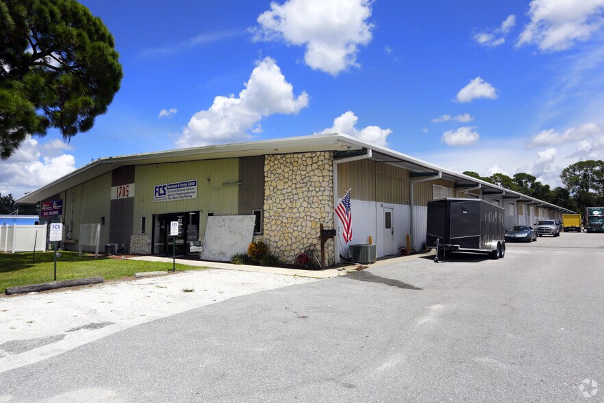 More Photos Of 1705 Cattlemen Rd, Sarasota Warehouse For Lease