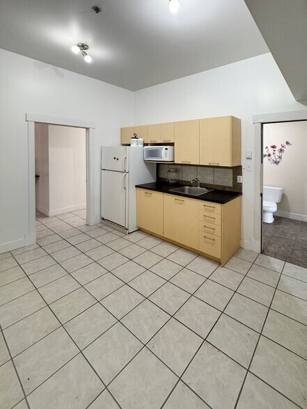 More Photos Of 3750 46th Ave SE, Calgary Warehouse For Lease