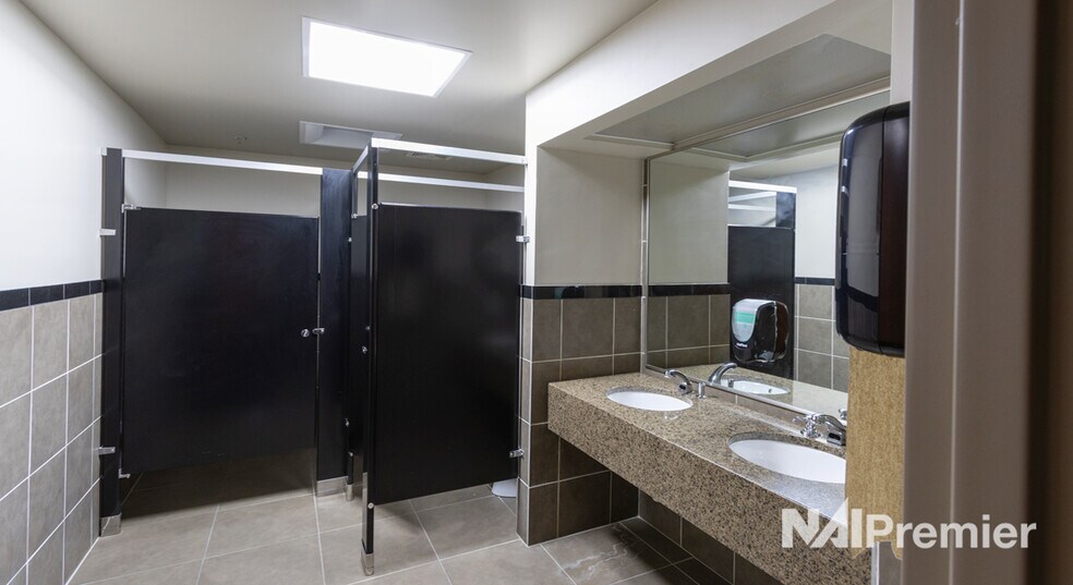 More Photos Of 6150 S Redwood Rd, Salt Lake City Office For Sale