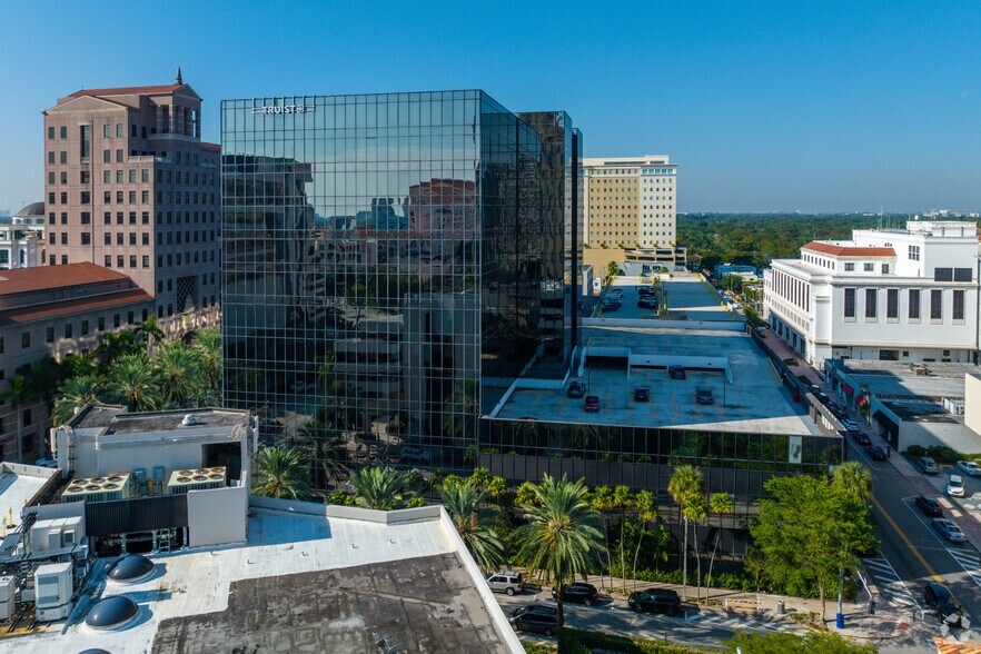 More Photos Of 201 Alhambra Cir, Coral Gables Office For Lease