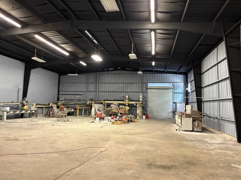 More Photos Of 5270 W Beaver St, Jacksonville Manufacturing For Lease