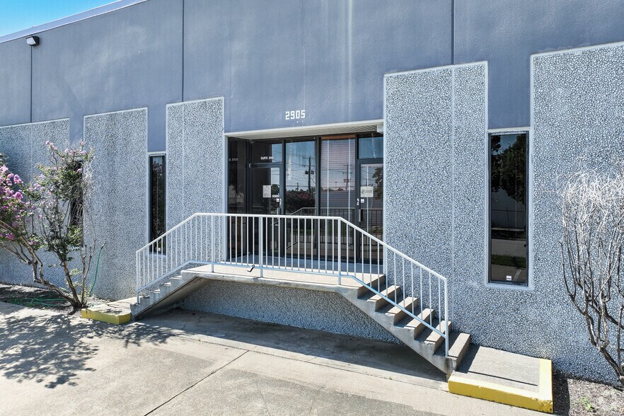 More Photos Of 2901 Suffolk Dr, Fort Worth Warehouse For Lease