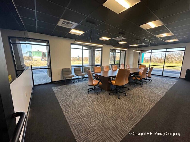 More Photos Of 1343 E Kingsley St, Springfield Office For Lease