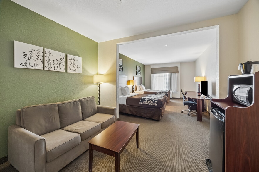 Primary Photo Of 18150 McKay Dr, Humble Hotel For Sale