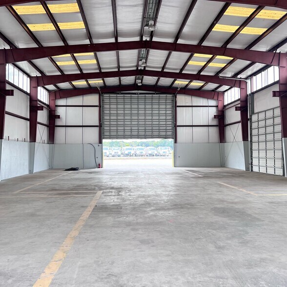 More Photos Of 231 Highway 96, Broussard Manufacturing For Lease