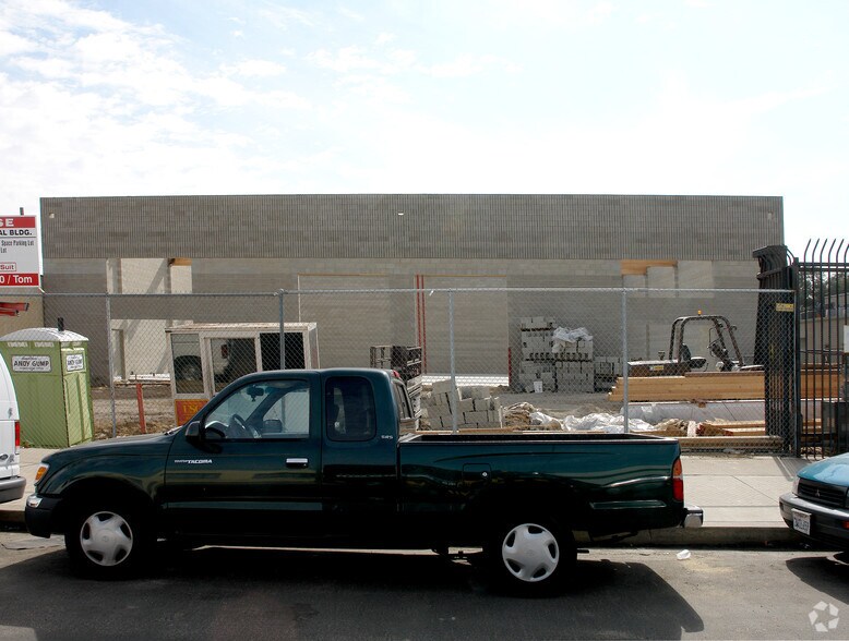 More Photos Of 14736 Keswick St, Van Nuys Warehouse For Lease