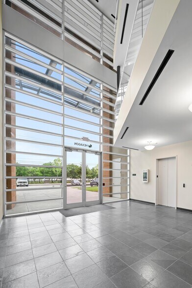 More Photos Of 7840 N Sam Houston Pky W, Houston Office For Lease