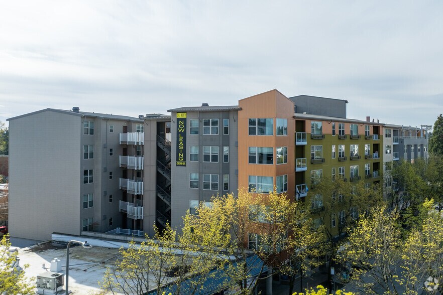 More Photos Of 12500-12520 Lake City Way NE, Seattle Apartments For Lease