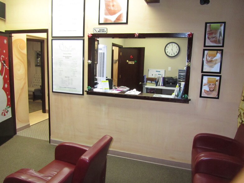 More Photos Of 1 Tiffany Pt, Bloomingdale Medical For Sale