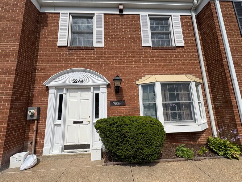 More Photos Of 5232-5248 Dawes Ave, Alexandria Office For Sale