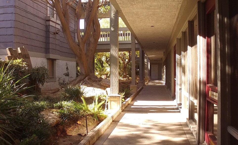 More Photos Of 155 W Hospitality Ln, San Bernardino Office For Sale