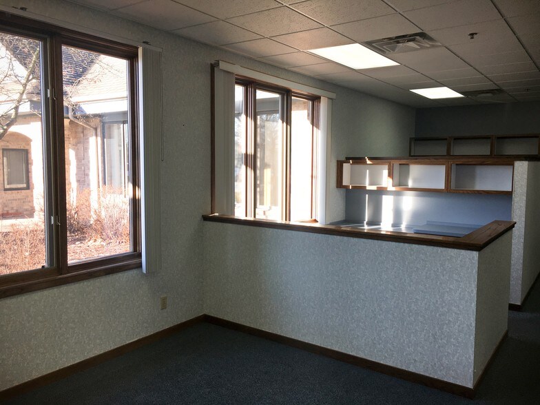 More Photos Of 836 Centennial Way, Lansing Medical For Sale