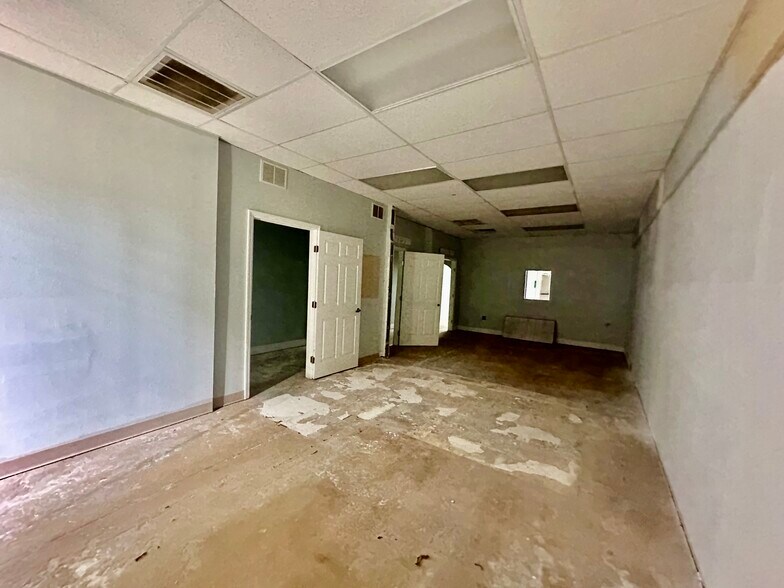 More Photos Of 2605 Tamiami Trl, Port Charlotte Unknown For Lease