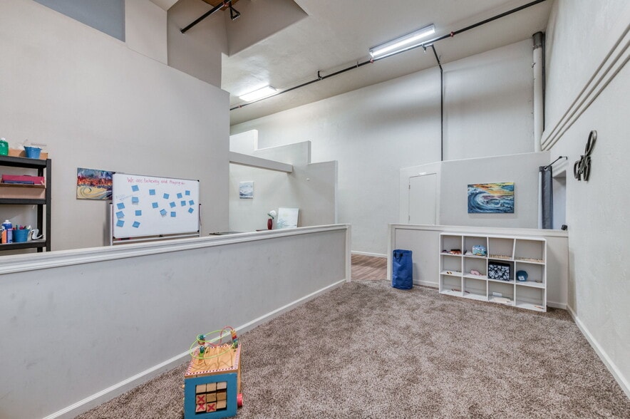 More Photos Of 137 N L St, Dinuba Storefront Retail Residential For Sale