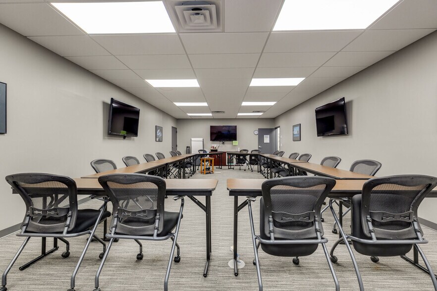 More Photos Of 301 S Perimeter Park Dr, Nashville Office For Lease