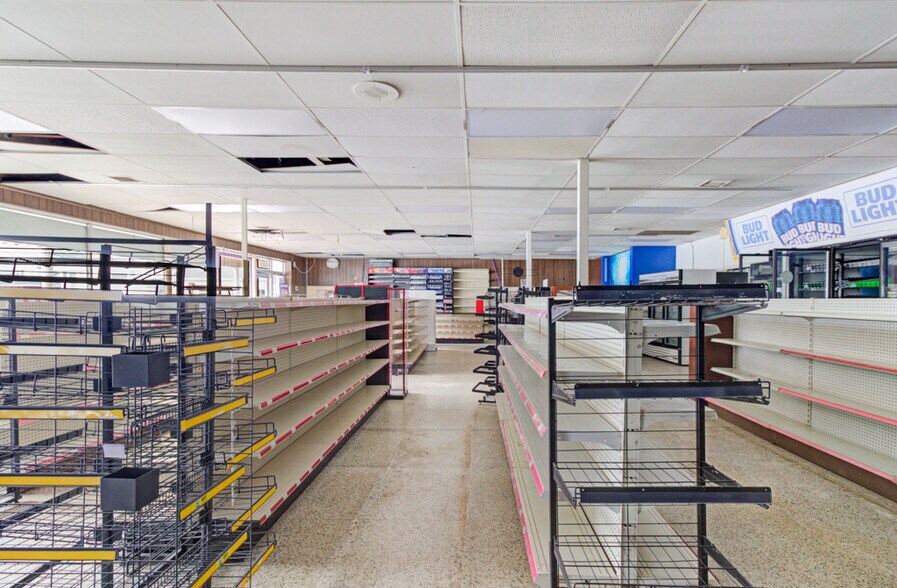 More Photos Of 726 E Lincolnway, Minerva General Retail For Sale