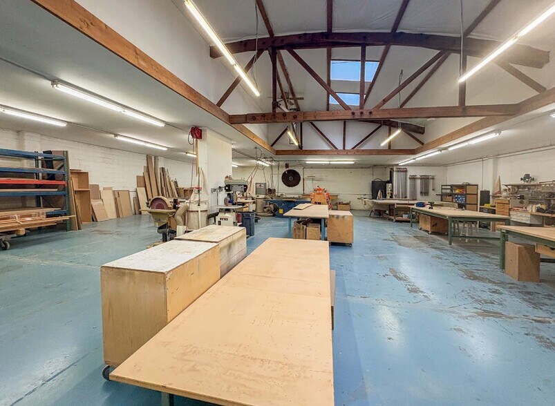More Photos Of 10 SE 10th Ave, Portland Warehouse For Lease
