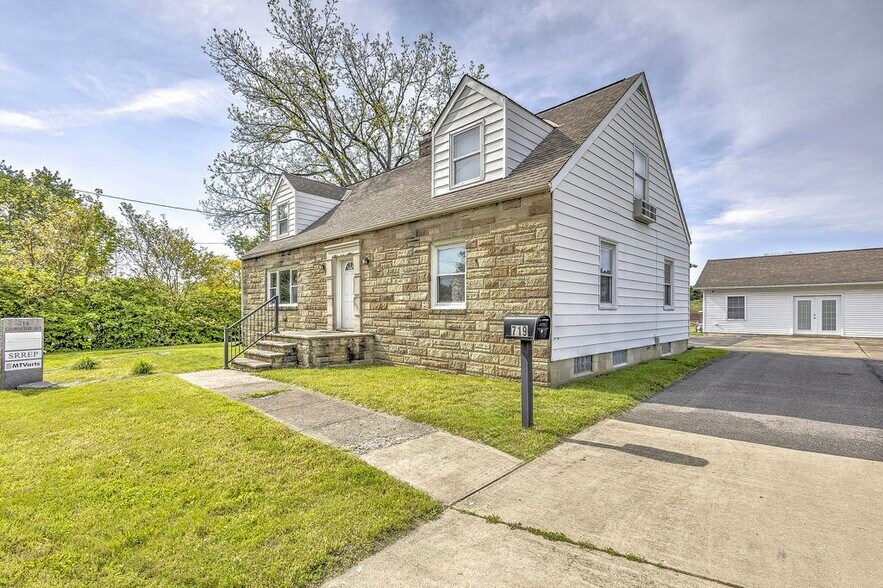 More Photos Of 719 Coshocton Ave, Mount Vernon Office For Sale