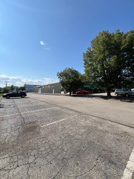 More Photos Of 2480-2490 S Wolf Rd, Des Plaines Manufacturing For Sale