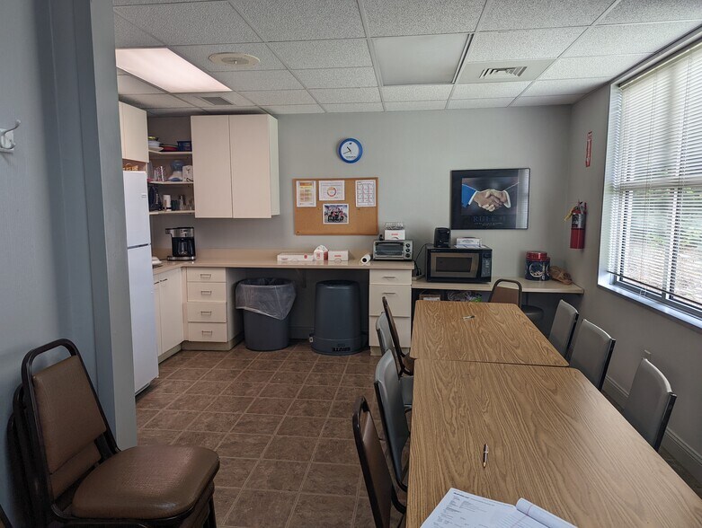 More Photos Of 120 Hawthorne Park, Athens Medical For Sale
