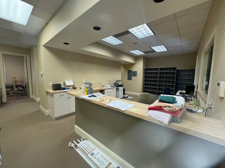More Photos Of 4101 Main St, Hilton Head Island Office For Sale