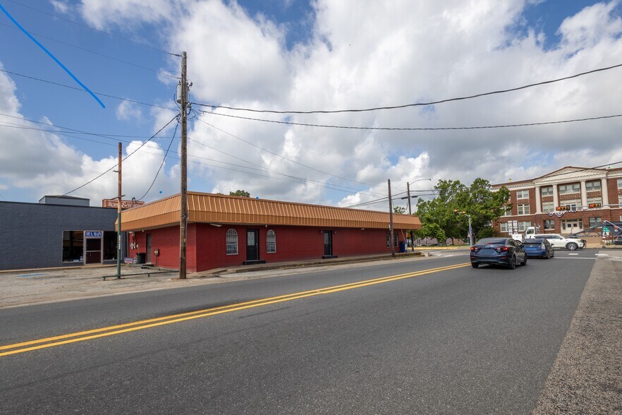 More Photos Of 101 S Main St, Quitman Office For Sale