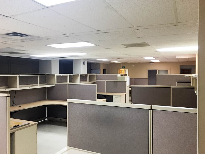 More Photos Of 2 Flint Mine Rd, Coxsackie Manufacturing For Sale