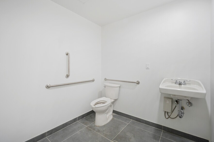 More Photos Of 825 39th St, Brooklyn Office For Sale