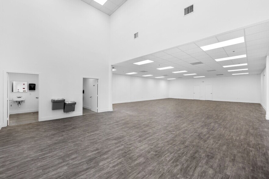 More Photos Of 6960 NW 25th St, Miami Refrigeration Cold Storage For Lease