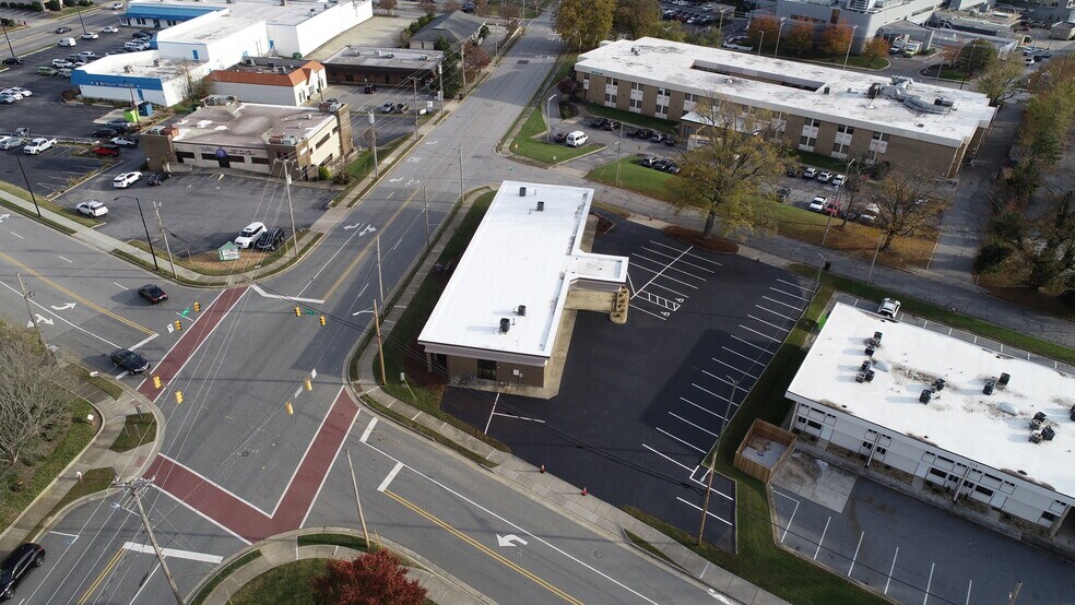 More Photos Of 719 N Elm St, High Point Medical For Lease