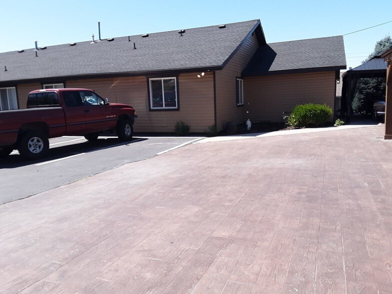 More Photos Of 41 E Center St, Centerville Assisted Living For Sale