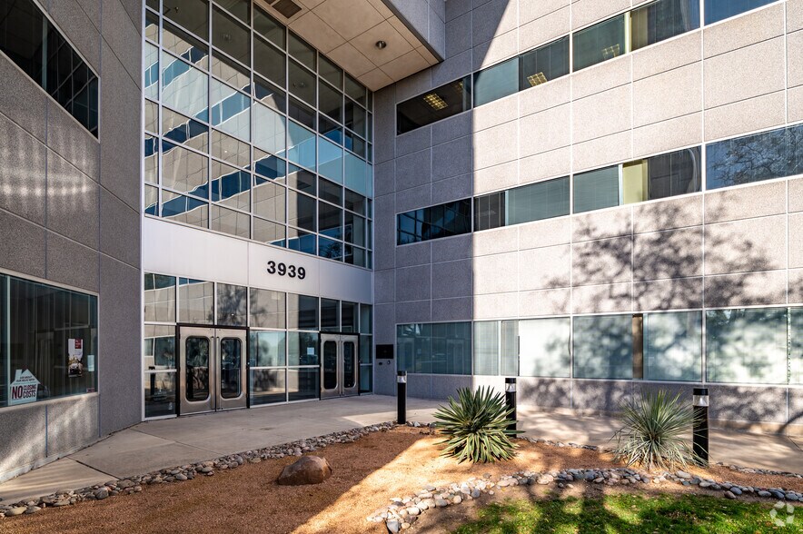 More Photos Of 3939 Belt Line Rd, Addison Office For Lease