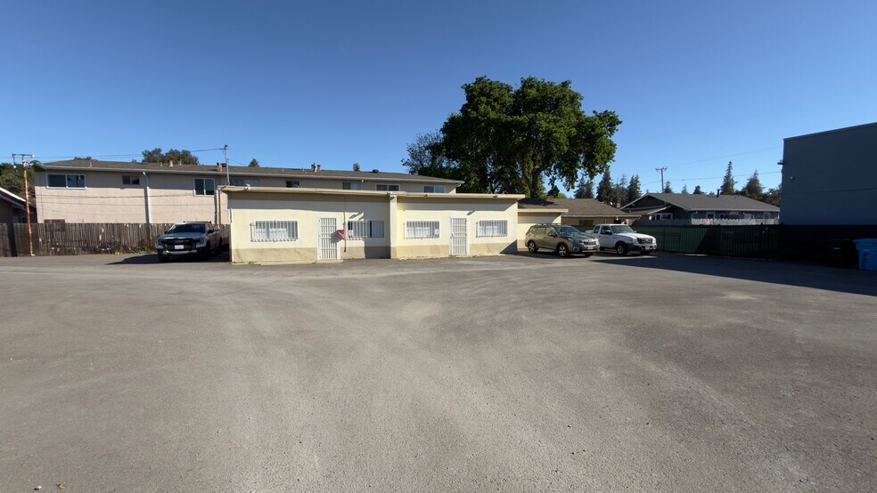 More Photos Of 1475 E Bayshore Rd, East Palo Alto Flex For Lease