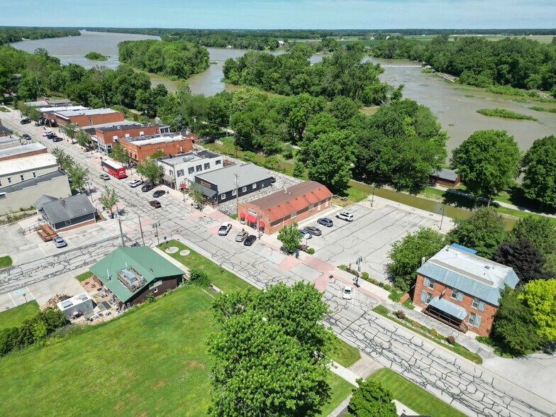 More Photos Of 24098 Front St, Grand Rapids Restaurant For Sale