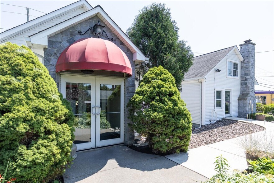 More Photos Of 7158 Transit Rd, Buffalo Freestanding For Sale
