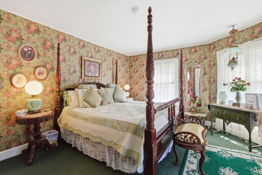 More Photos Of 8 Pleasant St, Plymouth Hospitality For Sale