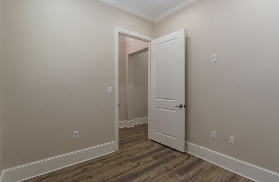 More Photos Of 19539 Champion Forest Dr, Spring Medical For Sale